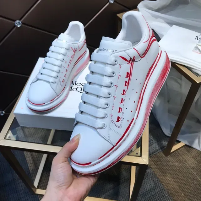 Alexander McQueen Sneaker oversized blanc et rouge Silhouette Motifs brodés Sneakers lifestyle 4