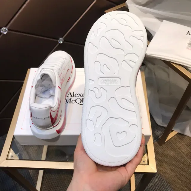 Alexander McQueen Sneaker oversized blanc et rouge Silhouette Motifs brodés Sneakers lifestyle 5