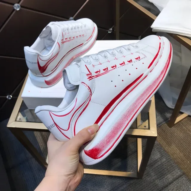 Alexander McQueen Sneaker oversized blanc et rouge Silhouette Motifs brodés Sneakers lifestyle 6