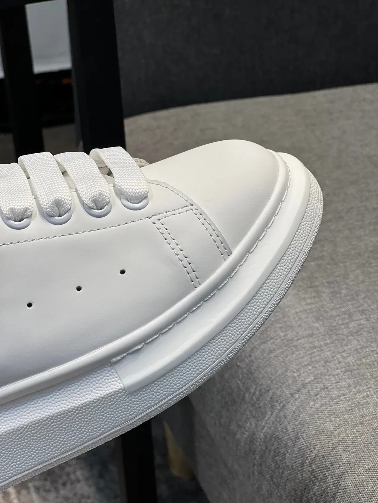 Alexander McQueen 超大号运动鞋 白色 黄色 平台鞋底 真皮鞋面 休闲运动鞋 3