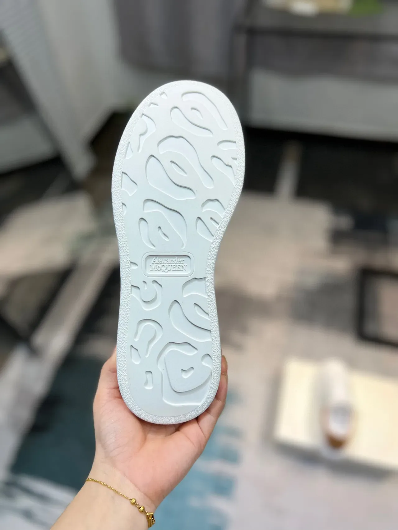 Alexander McQueen 超大号运动鞋 白色 黄色 平台鞋底 真皮鞋面 休闲运动鞋 9