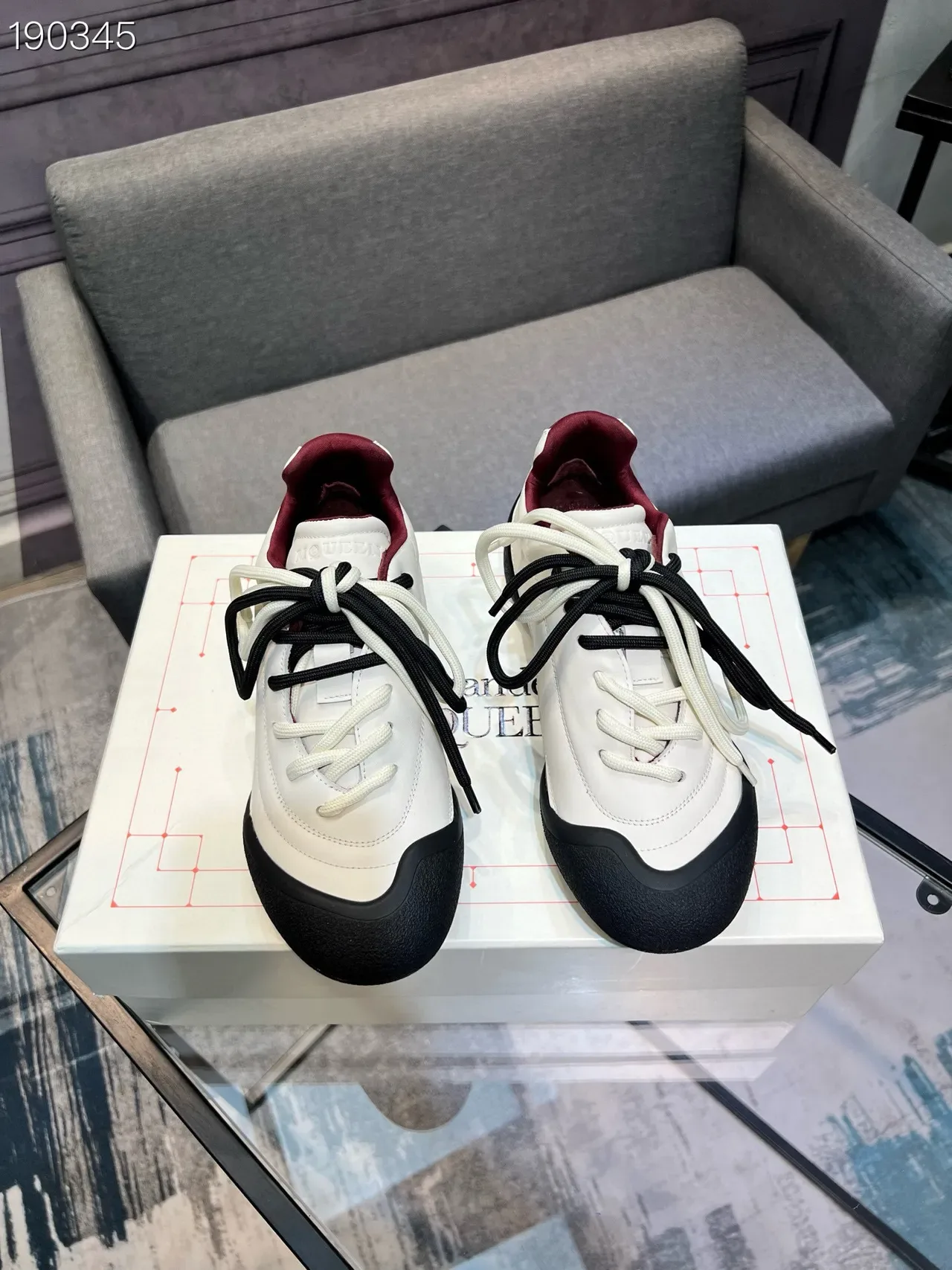 Alexander McQueen Tênis Lifestyle Branco Borgonha Low-Top Superior Quiltado 7