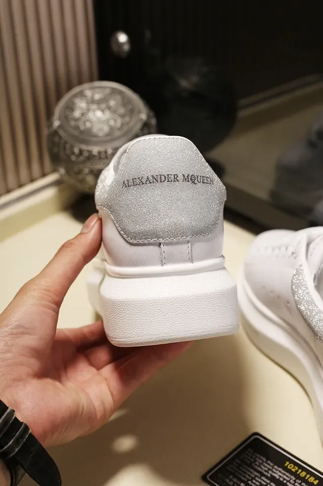 Alexander McQueen 白色银色 超大轮廓 皮革鞋面 生活方式运动鞋 2