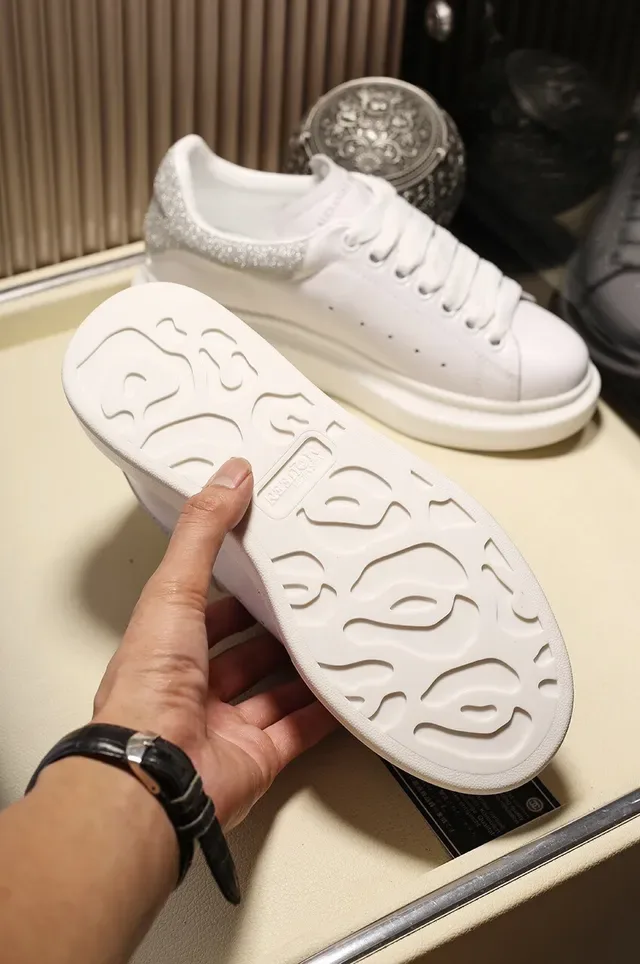 Alexander McQueen 白色银色 超大轮廓 皮革鞋面 生活方式运动鞋 5