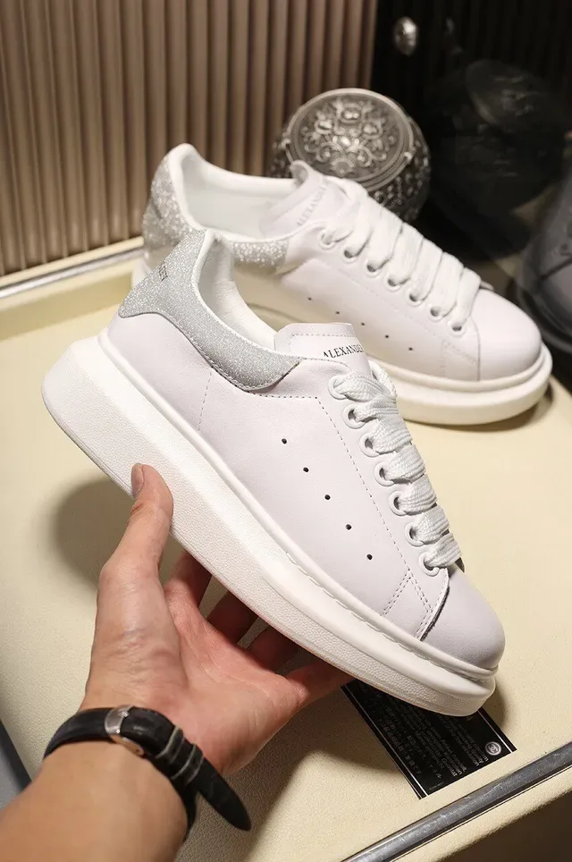 Alexander McQueen 白色银色 超大轮廓 皮革鞋面 生活方式运动鞋 7