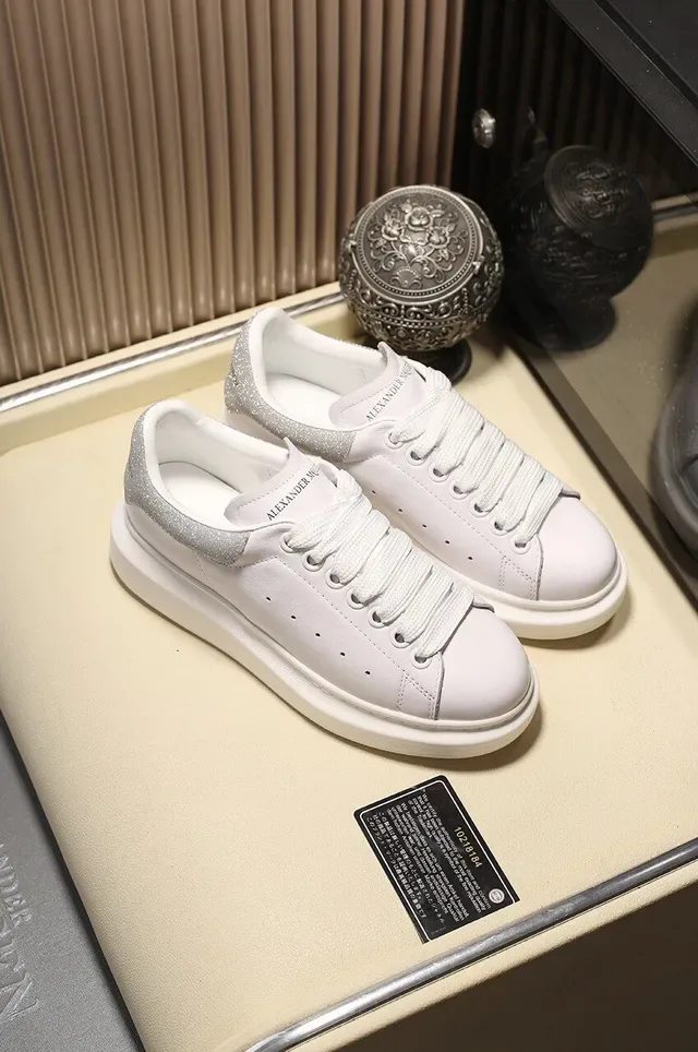 Alexander McQueen 白色银色 超大轮廓 皮革鞋面 生活方式运动鞋 8