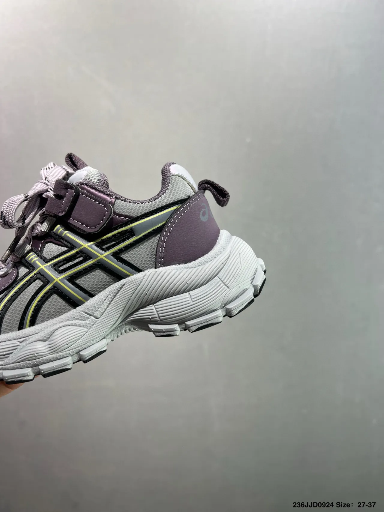 ASICS Black Silver Midsole Aggressive Tread Chunky Sneakers 10