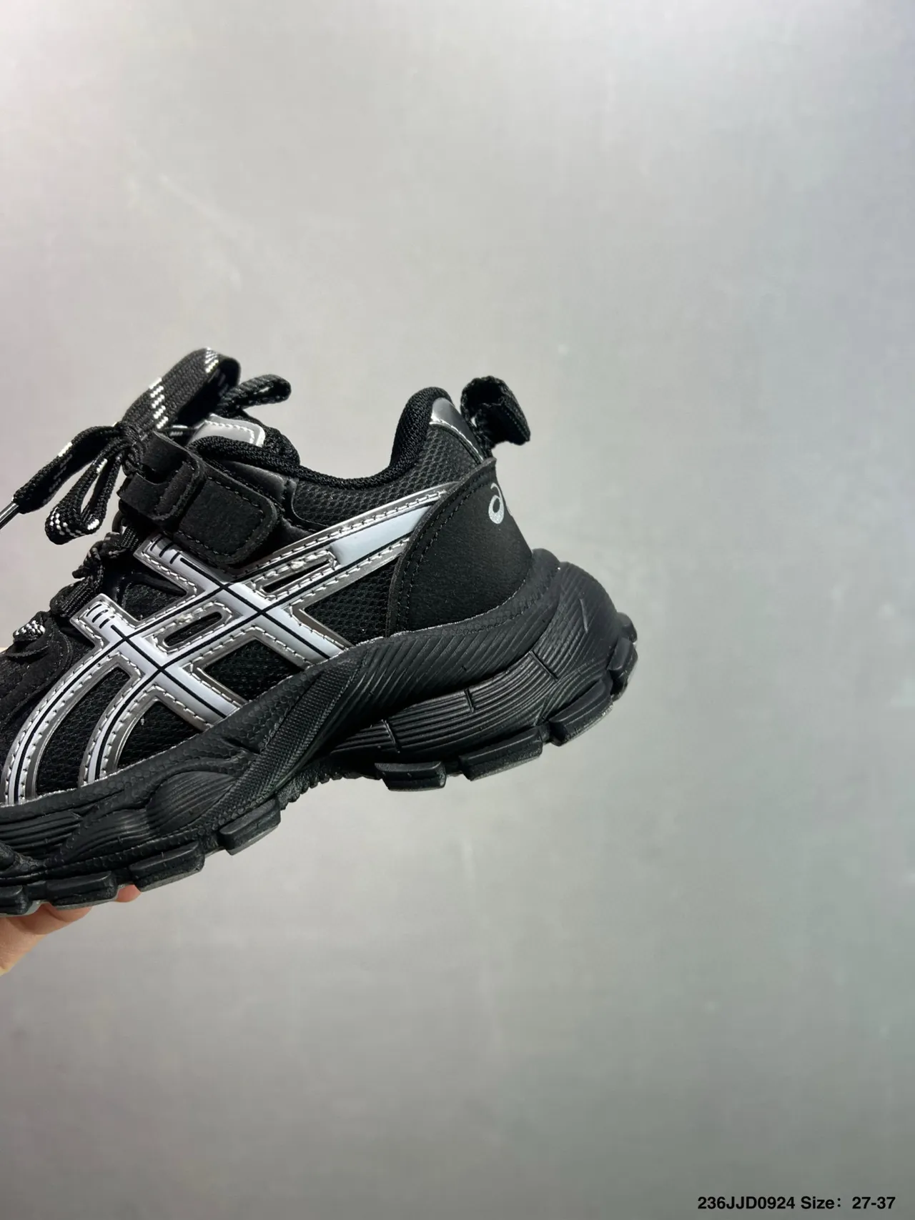 ASICS Black Silver Midsole Aggressive Tread Chunky Sneakers 17