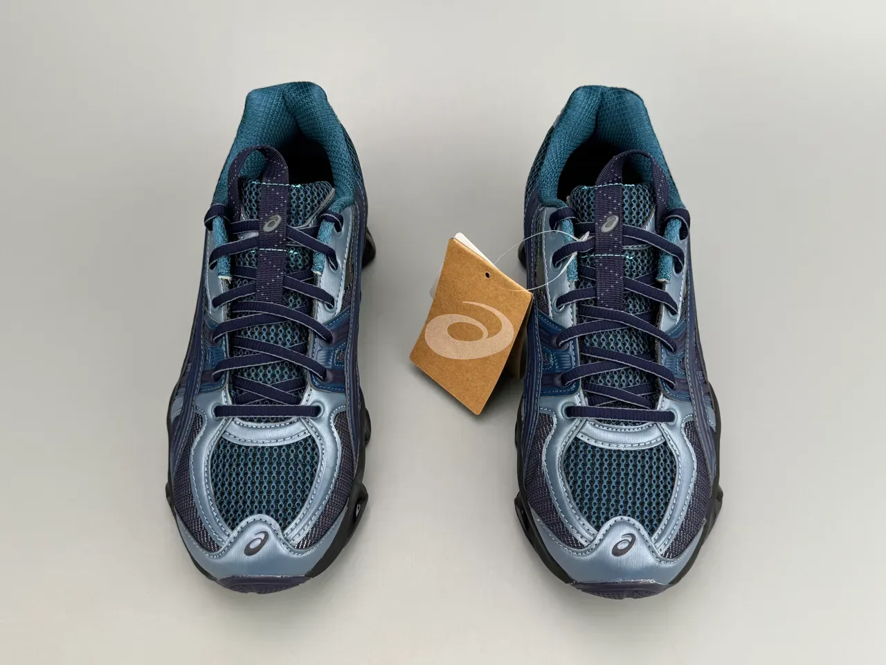 ASICS Navy Black Mesh And Synthetic Overlay Upper Sculpted Wavy Midsole Running Shoes 7