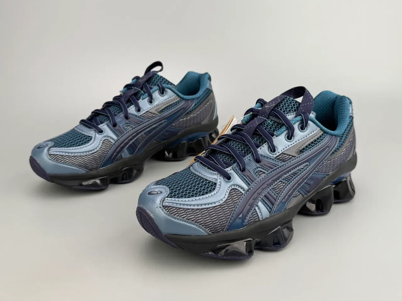 ASICS Navy Black Mesh And Synthetic Overlay Upper Sculpted Wavy Midsole Running Shoes 9