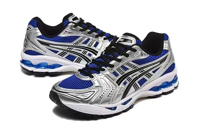 ASICS Chaussures de course avec surcouches synthétiques argent bleu métalliques et panneaux de maille royal 3