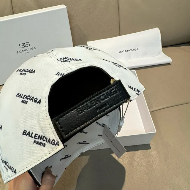 Balenciaga All-Over Logo Print Casquette de baseball Blanche 4