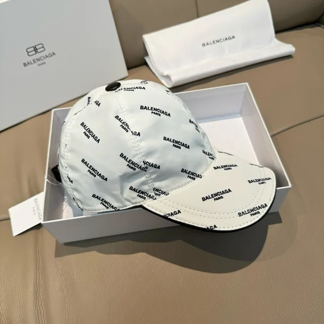 Balenciaga All-Over Logo Print Casquette de baseball Blanche 7