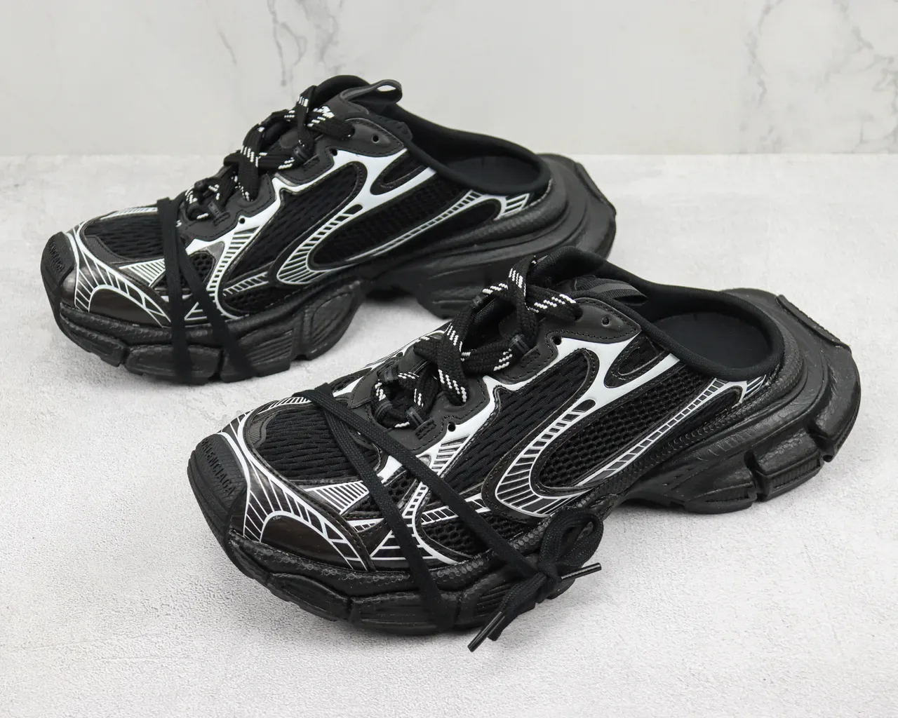 Balenciaga Chaussures Chunky Noir et Blanc Semelle Maille et Recouvrement Synthétique 4