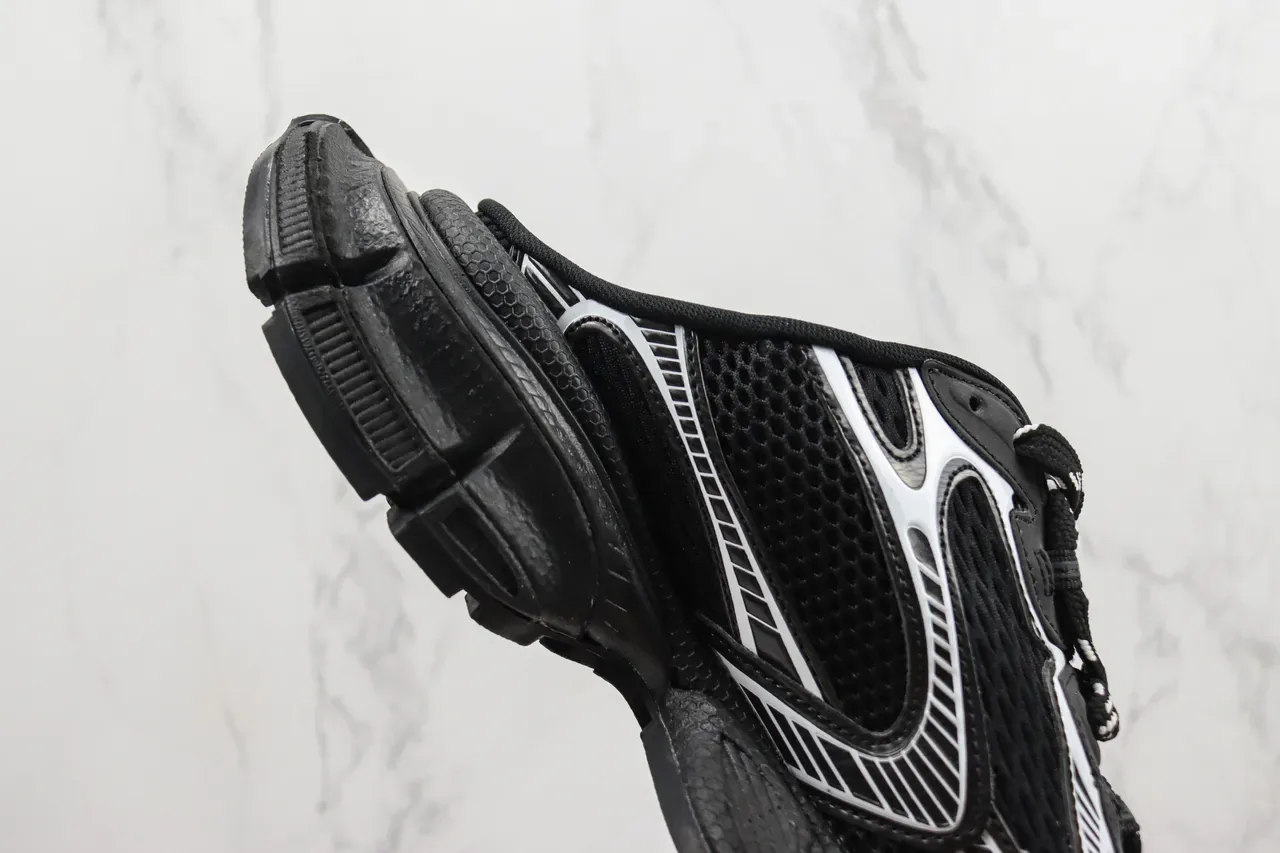 Balenciaga Chaussures Chunky Noir et Blanc Semelle Maille et Recouvrement Synthétique 5