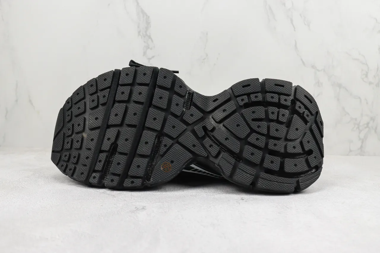 Balenciaga Chaussures Chunky Noir et Blanc Semelle Maille et Recouvrement Synthétique 8