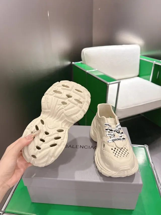 Balenciaga Defender Off-White Perforadas Chunky Sneakers 2