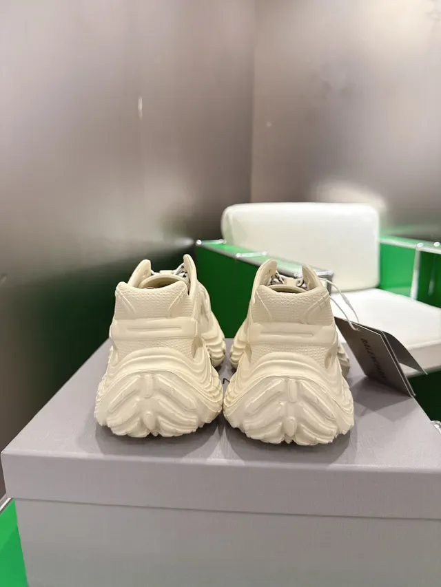 Balenciaga Defender Off-White Perforadas Chunky Sneakers 3