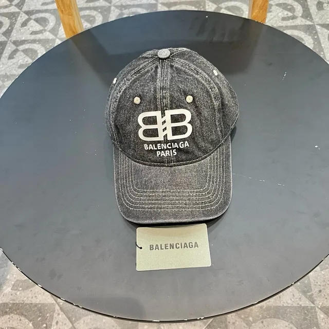 Balenciaga Casquette de béisbol texturée en denim cousue contrastée 2