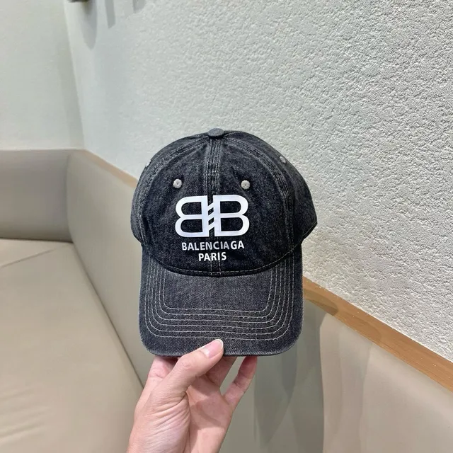 Balenciaga Casquette de béisbol texturée en denim cousue contrastée 9