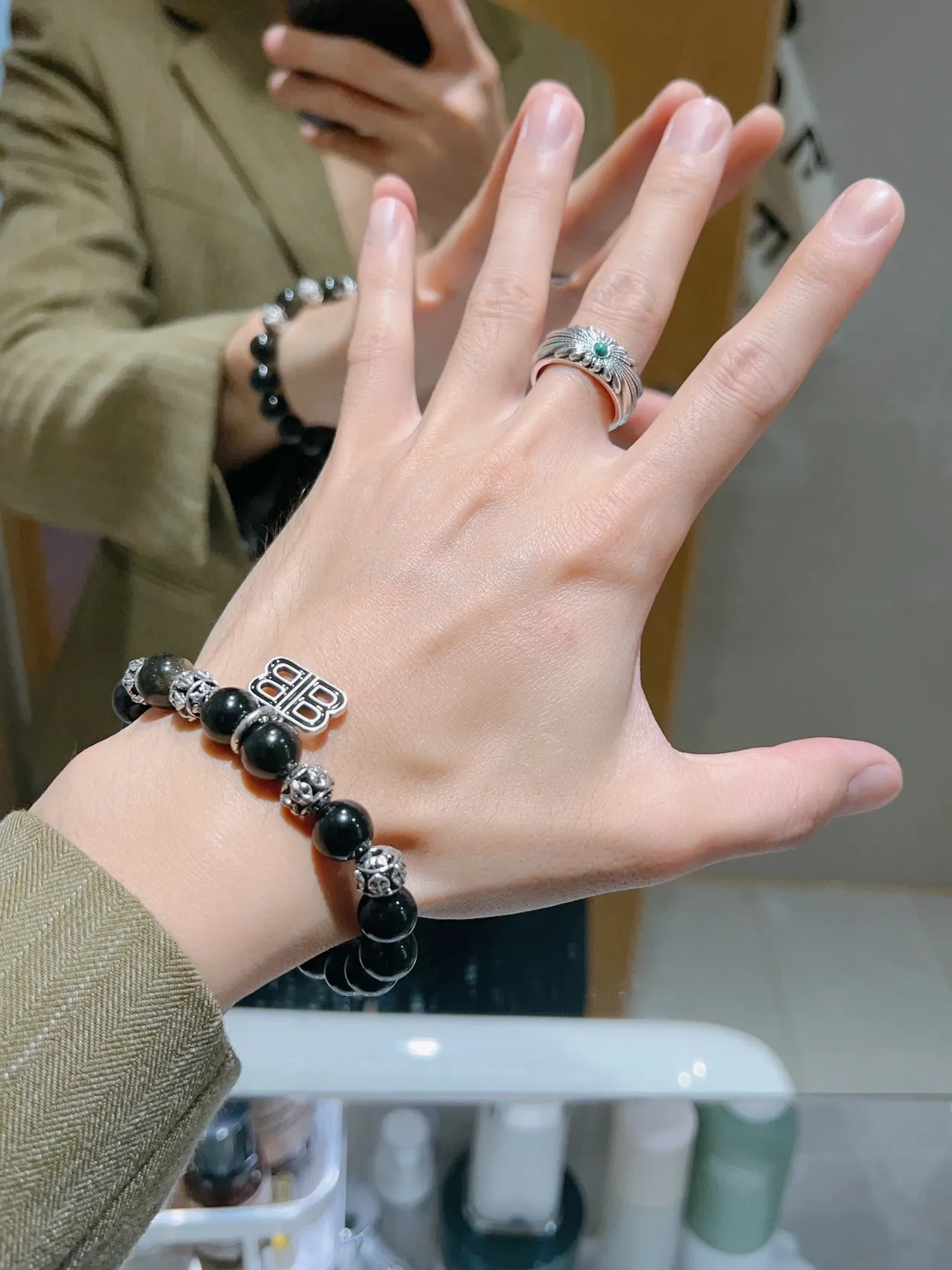 Balenciaga Double-B Pulsera con colgante Negra Plata Perlada Monograma 5