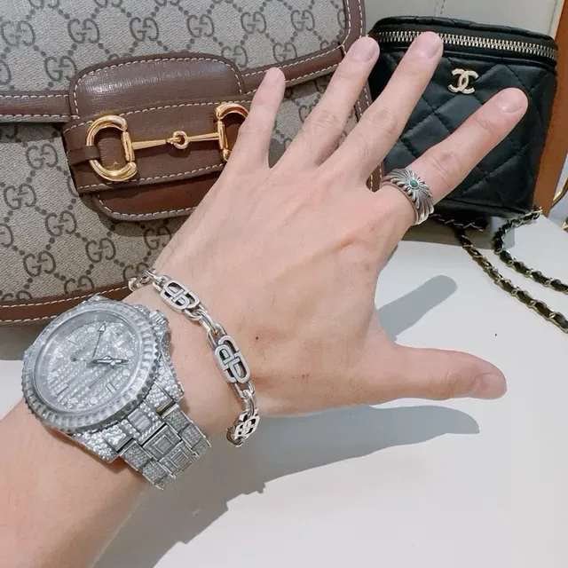 سوار بالينسياغا سلسلة الشعار رمادي فضي سلاسل متشابكة إنهاء مطفي 4