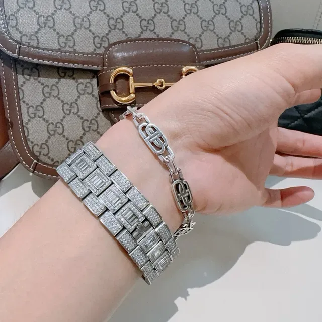 سوار بالينسياغا سلسلة الشعار رمادي فضي سلاسل متشابكة إنهاء مطفي 7