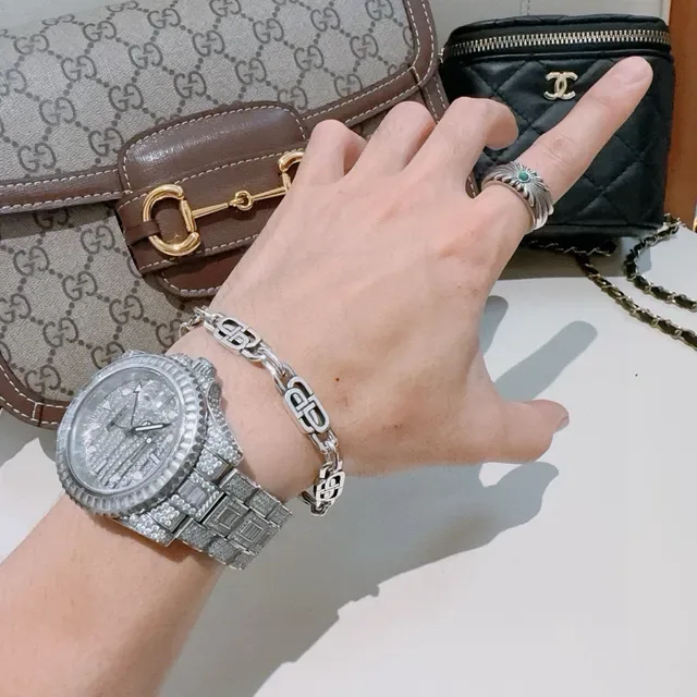سوار بالينسياغا سلسلة الشعار رمادي فضي سلاسل متشابكة إنهاء مطفي 8