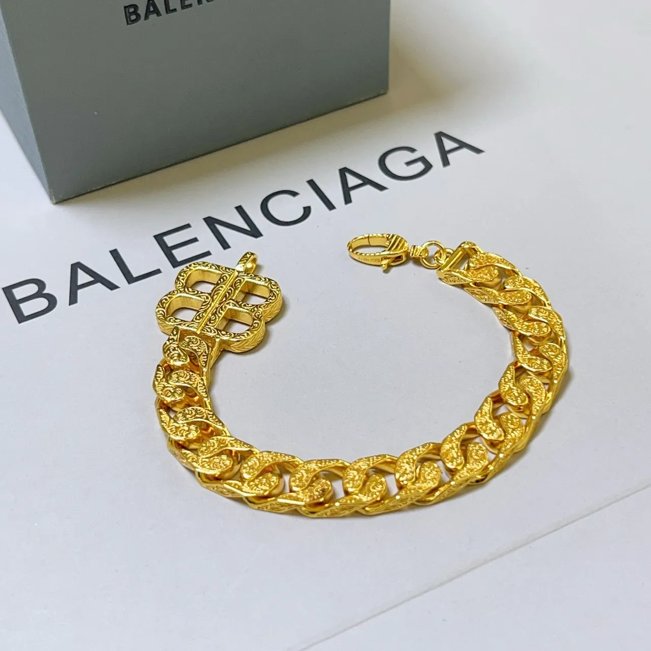 Balenciaga سوار مزخرف بلون ذهبي مع حلقات كيرب لينك 4