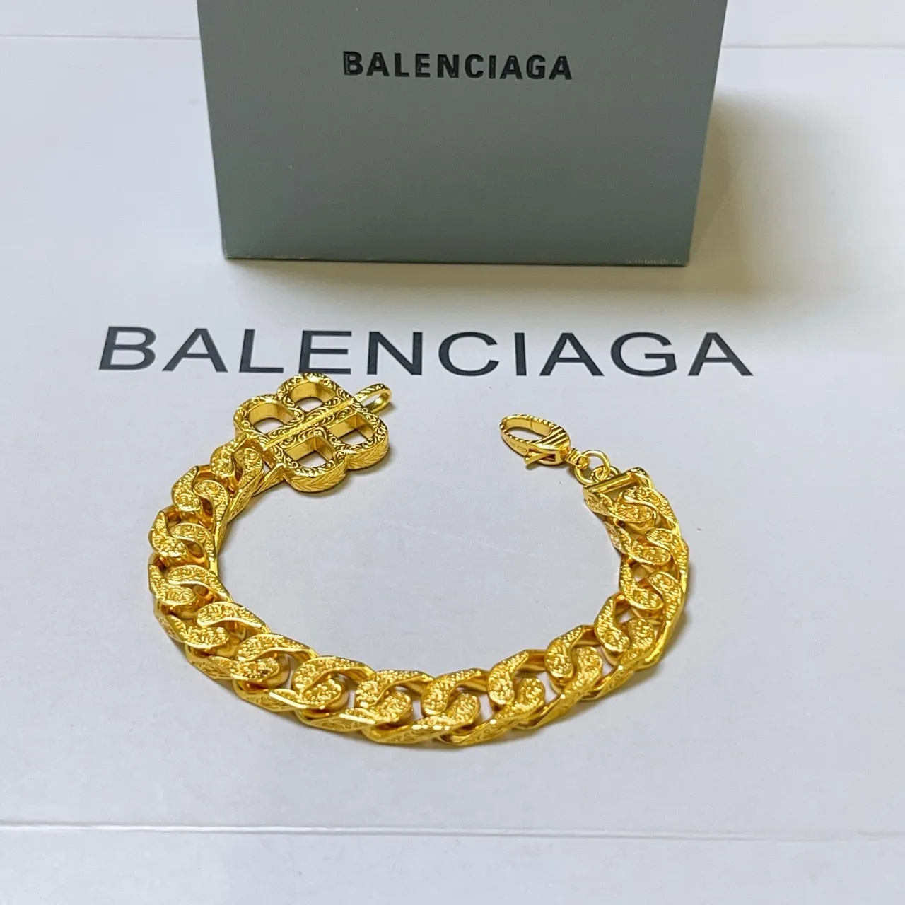 Balenciaga سوار مزخرف بلون ذهبي مع حلقات كيرب لينك 7