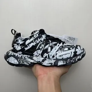 Balenciaga Runner Graffiti-Print Sneakers Chunky Negro y Blanco