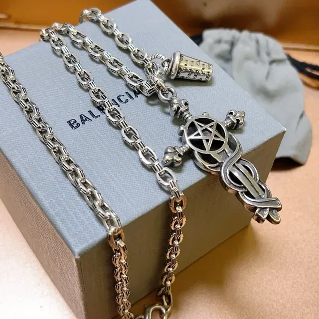 Colar Balenciaga Prata Occult Cross 5