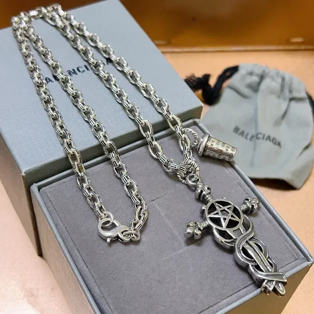 Colar Balenciaga Prata Occult Cross 6
