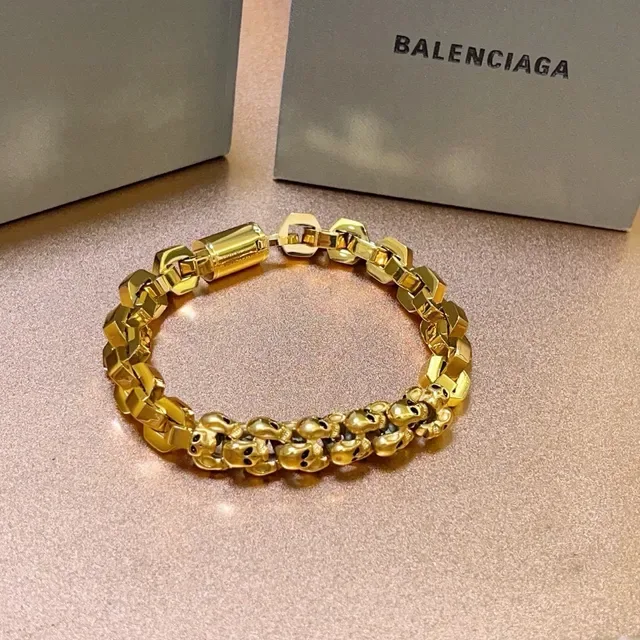 Balenciaga Pulseira Corrente Crânio Metal Dourado 5