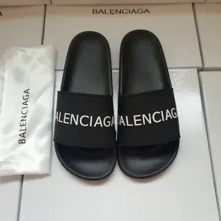Balenciaga Slide نعال أسود مع حزام شعار