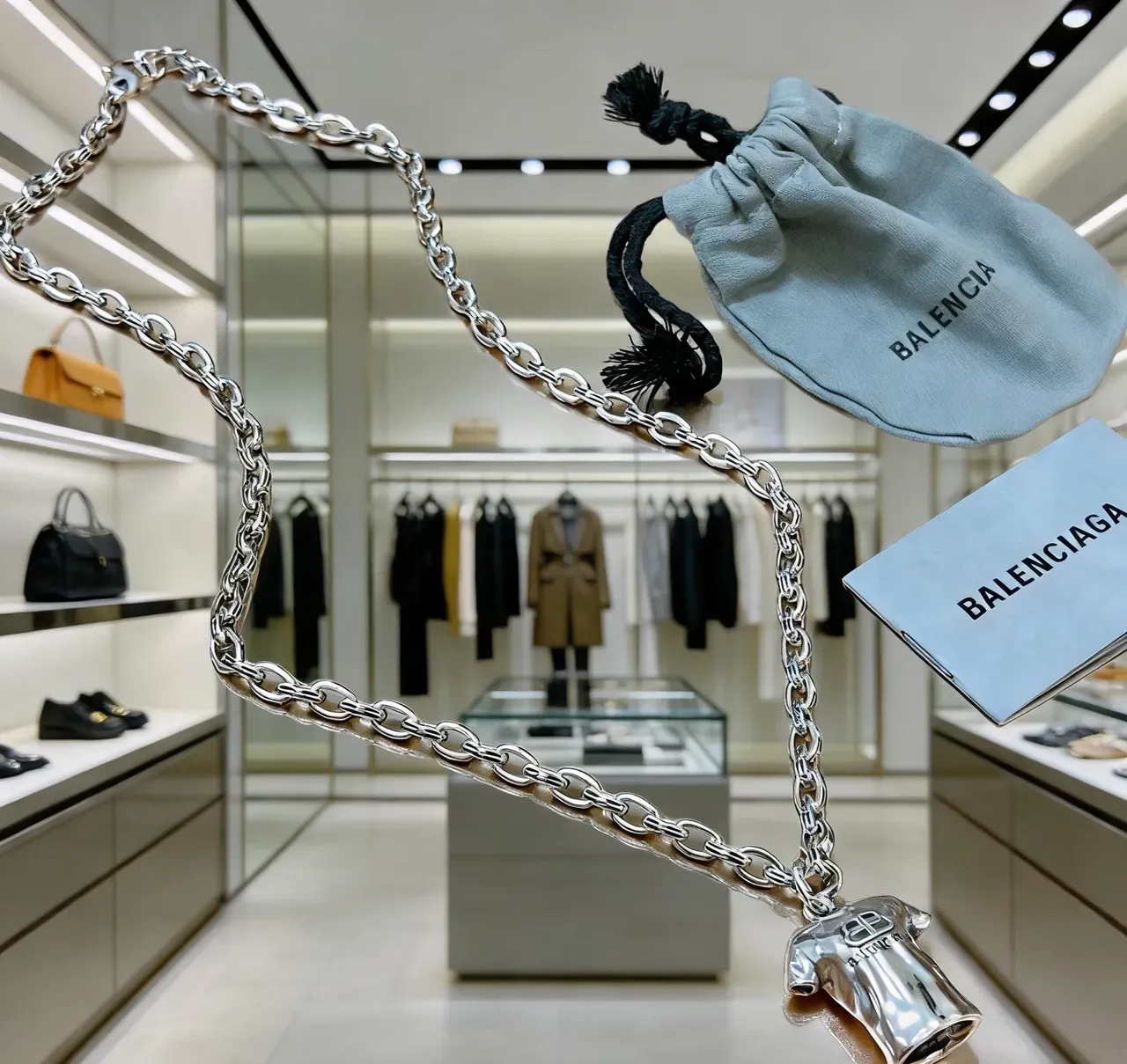 Balenciaga T-Shirt Necklace রূপালী মোটা ওভাল লিংক চেইন খোদাই করা পেন্ডেন্ট নেকলেস 2