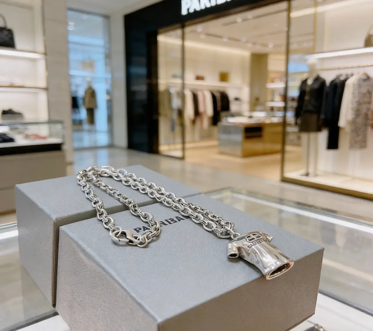 Balenciaga T-Shirt Necklace রূপালী মোটা ওভাল লিংক চেইন খোদাই করা পেন্ডেন্ট নেকলেস 3