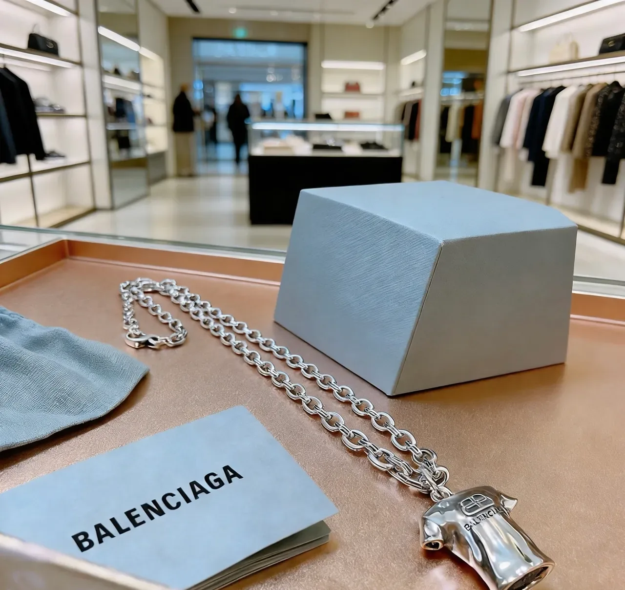 Balenciaga T-Shirt Necklace রূপালী মোটা ওভাল লিংক চেইন খোদাই করা পেন্ডেন্ট নেকলেস 5