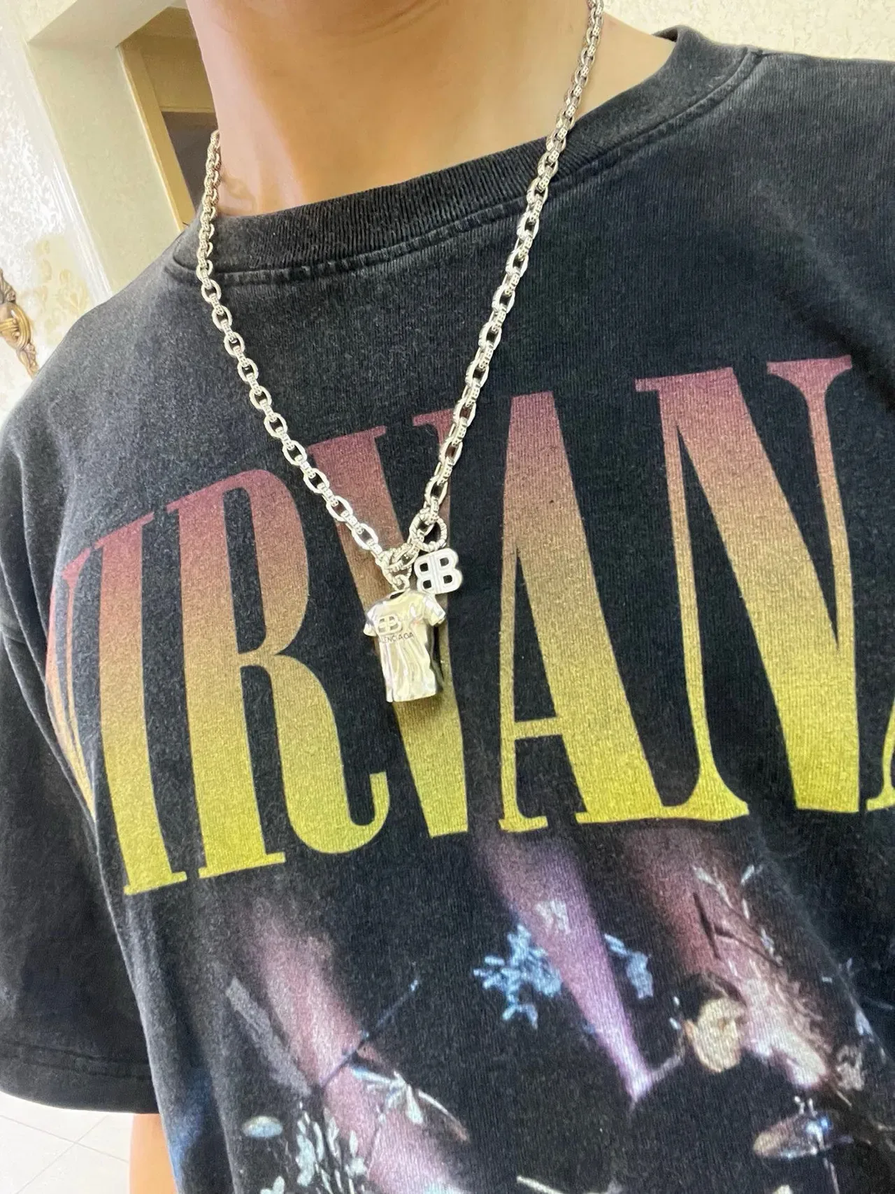 Balenciaga T-Shirt Pendant Collier Chaîne Argent 3