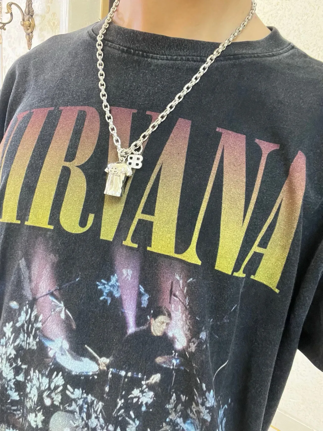 Balenciaga T-Shirt Pendant Collier Chaîne Argent 5