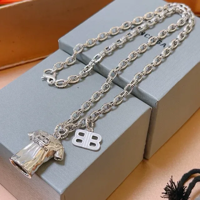 Balenciaga T-Shirt Pendant Collier Chaîne Argent 7