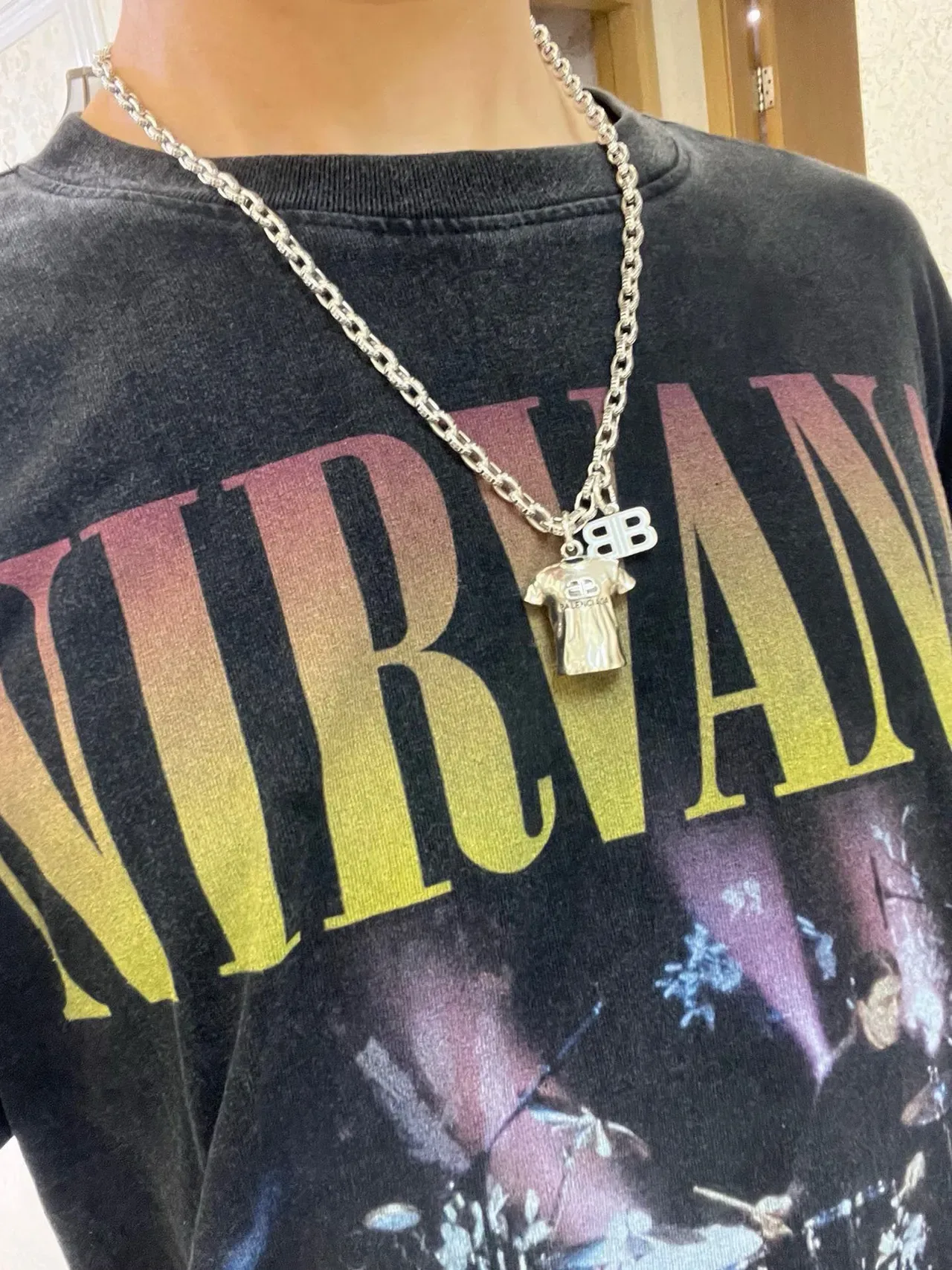 Balenciaga T-Shirt Pendant Collier Chaîne Argent 8