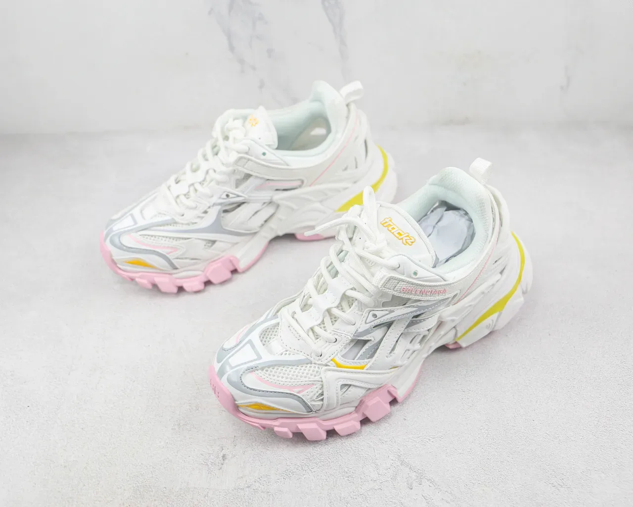 Balenciaga Track Trainer أبيض وردي أصفر chunky sneakers 4