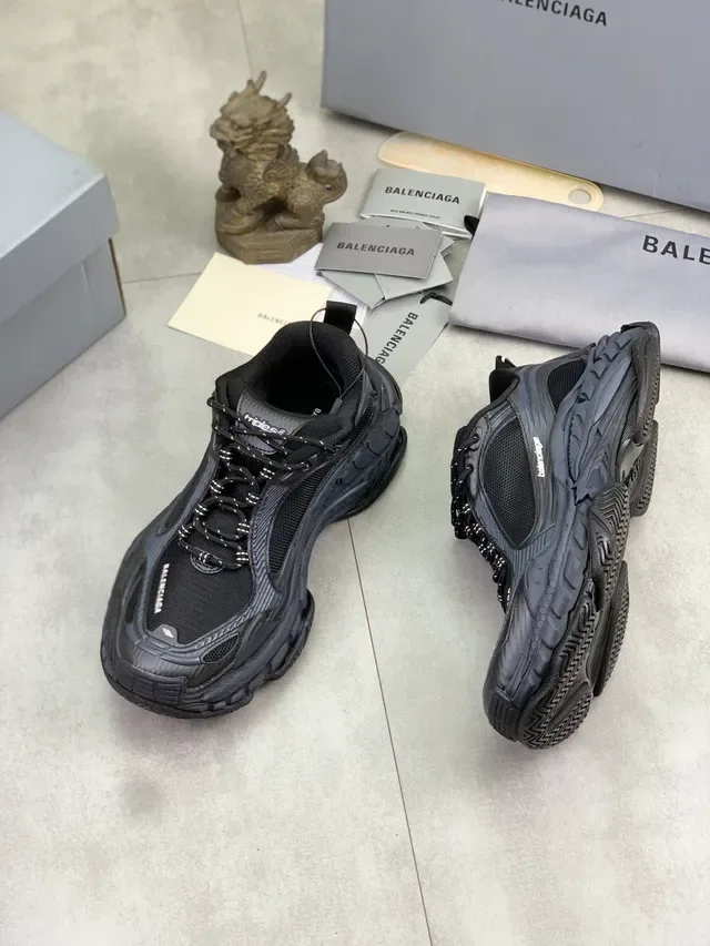 Zapatillas Chunky Balenciaga Triple S negras 3