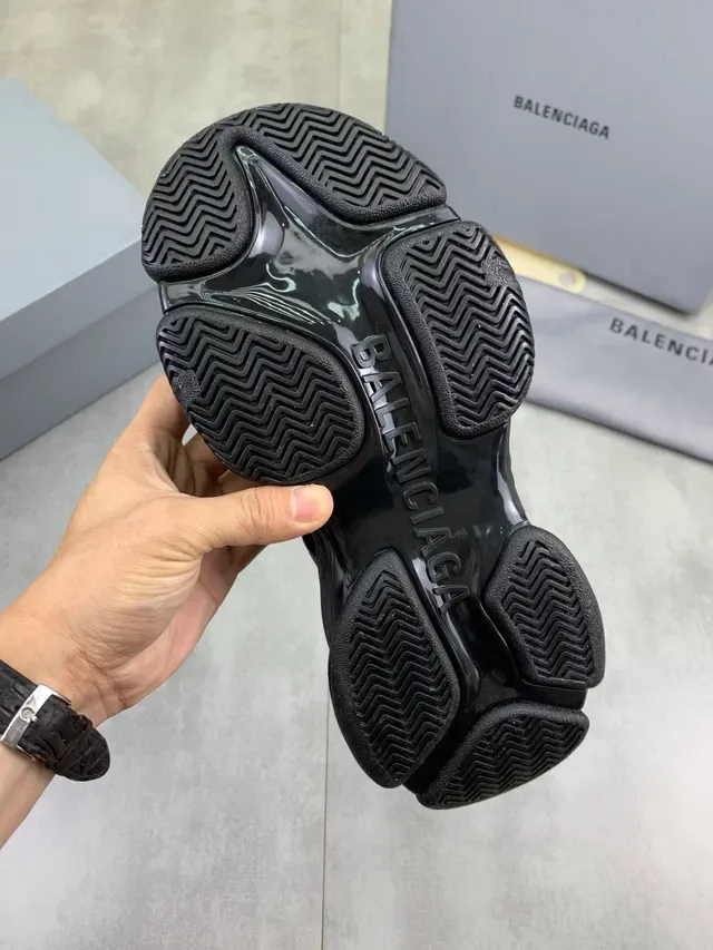Zapatillas Chunky Balenciaga Triple S negras 5