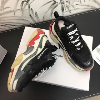 Balenciaga Triple S أسود كريمي أحمر رمادي أحذية كاجوال سميكة