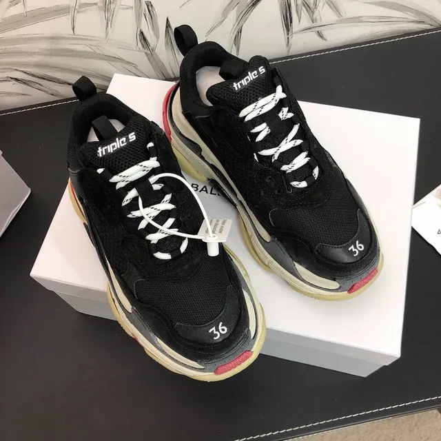 Balenciaga Triple S pretos creme vermelhos cinza tênis chunky 2