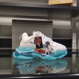 Balenciaga Triple S Mickey Mouse حذاء رياضي أبيض وسيان سميك