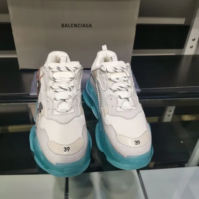 Balenciaga Triple S Mickey Mouse tênis brancos e ciano chunky 9
