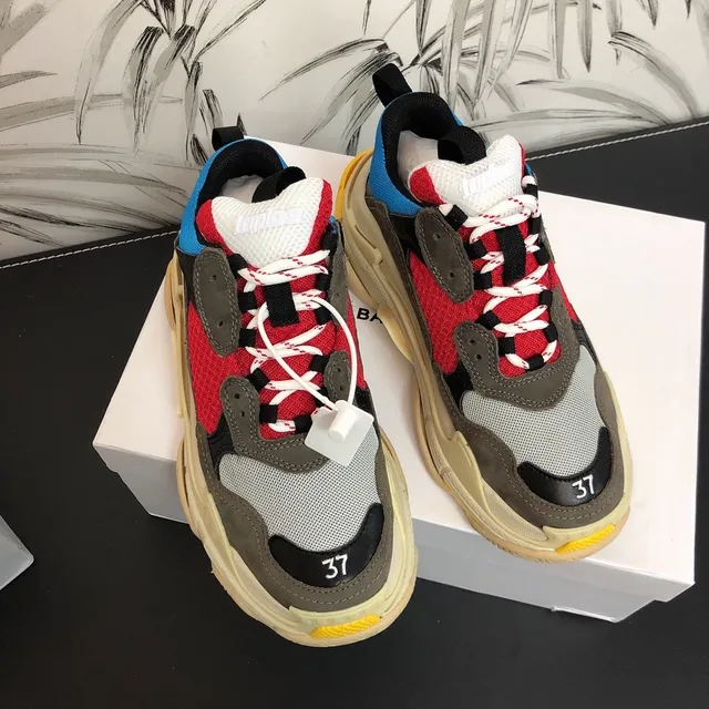 Balenciaga Triple S أحذية رياضية متعددة الألوان كبيرة الحجم 2